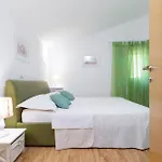 In * ヴェラ・ルカ
